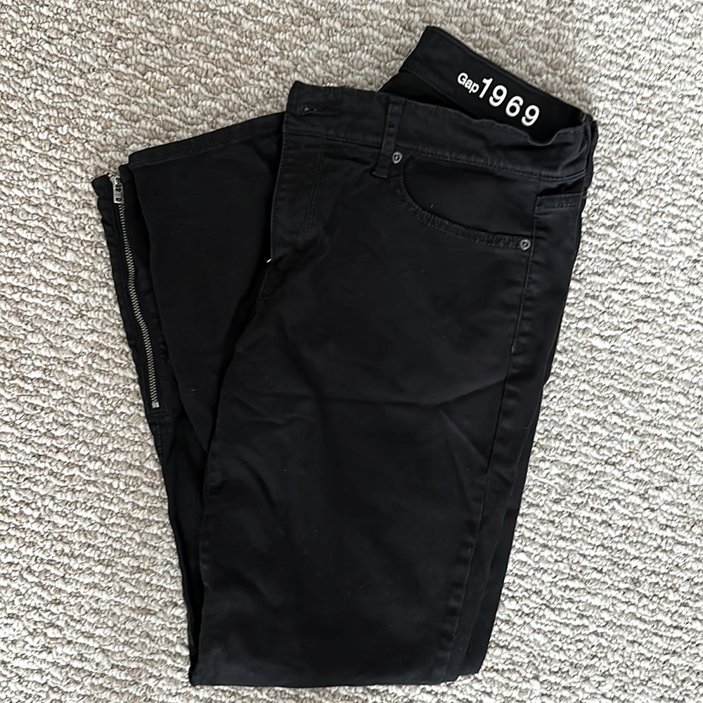 Black gap jeggings with ankle zipper